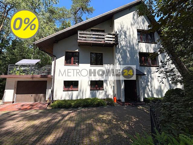 Do sprzedania przestronny dom 325 m² w Piasecznie z garażem i ogrodem