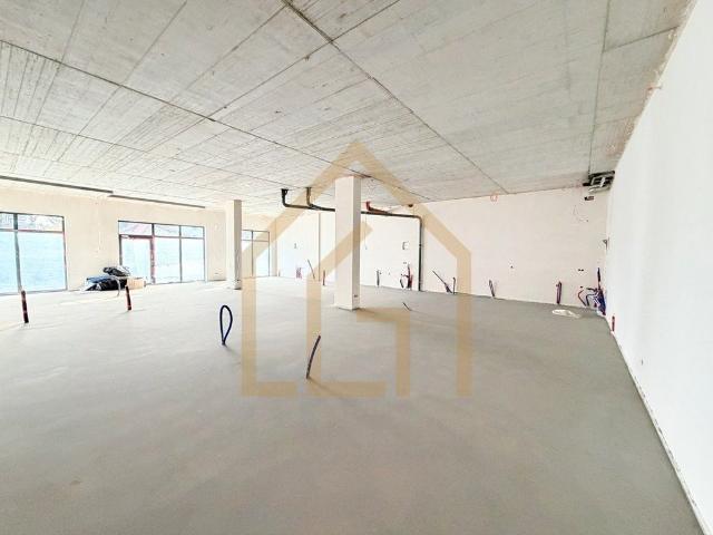 Zapraszam do obejrzenia dużego lokalu usługowego 173 m² w Ząbkach