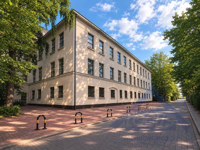 Do sprzedania przestronny lokal 1692 m² przy stacji Ratusz Arsenał