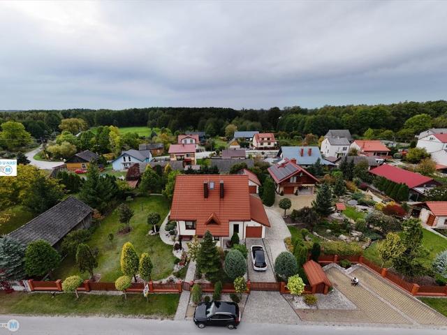 Do sprzedania przestronna posiadłość 162 m² z dwoma domami i ogrodem