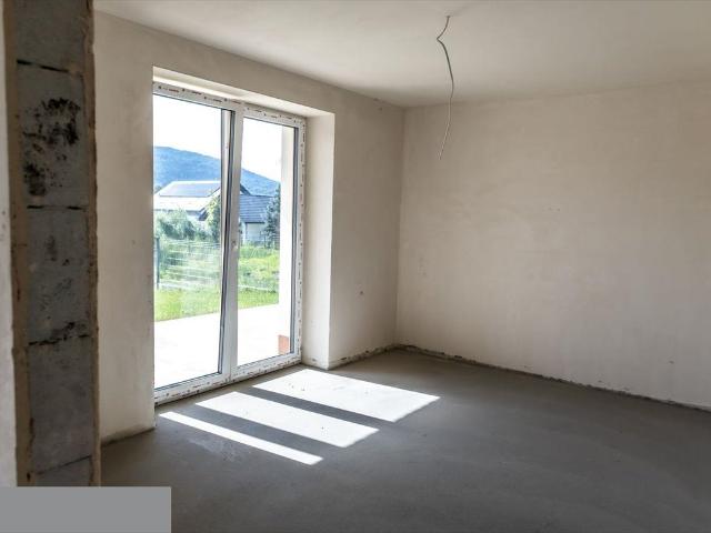 Do sprzedania przestronne mieszkanie 138 m² z ogródkiem i tarasem