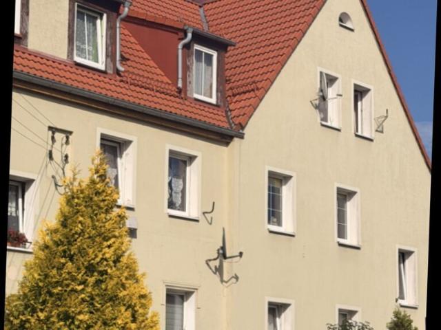 Do sprzedania przestronne mieszkanie 55 m² z dużym garażem i ogrodem
