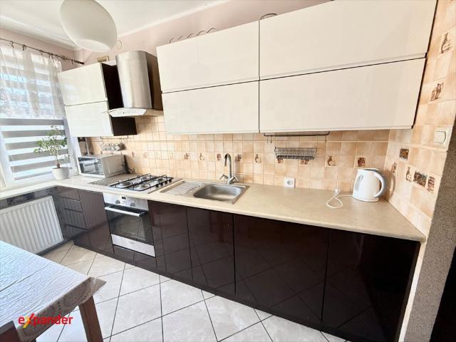 Do sprzedania przestronne mieszkanie 66,5 m² z własnym terenem i garażem