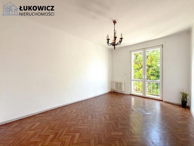 Do sprzedania przestronne mieszkanie 69,4 m² z kominkiem i balkonem