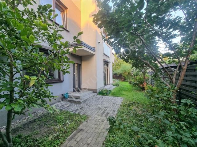 Do sprzedania przestronne 112 m² segment z własnym ogrodem i garażem