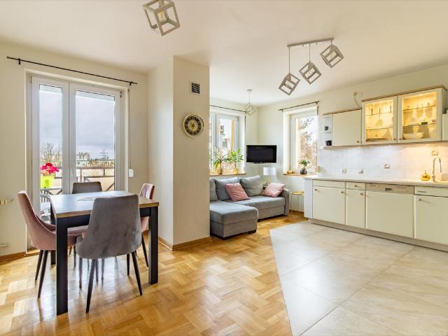 Do sprzedania przestronne 3 pokojowe mieszkanie 72 m² w Łodzi