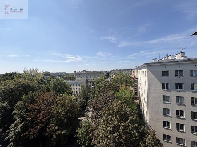 Do sprzedania przestronne 42 m² mieszkanie na Ochocie z dużym potencjałem
