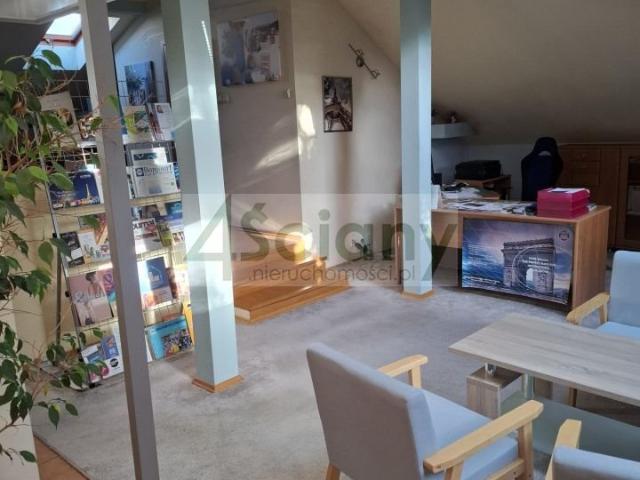 Do sprzedania przestronne 42 m² z 8 oknami dachowymi w Warszawie