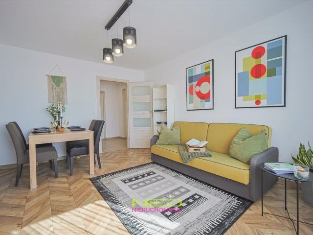 Do sprzedania przestronne 42,9 m² mieszkanie po remoncie w Błesznie