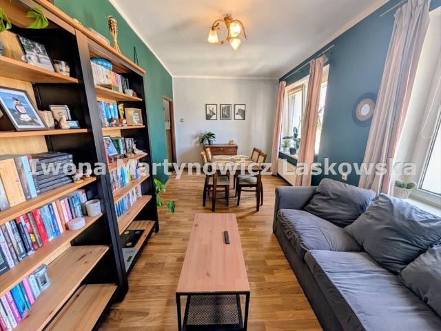 Do sprzedania przestronne 4 pokojowe mieszkanie 75 m² z garażem