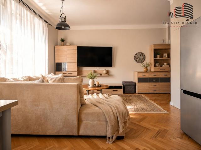 Do sprzedania przestronne 54 m² mieszkanie z 3 pokojami i piwnicą