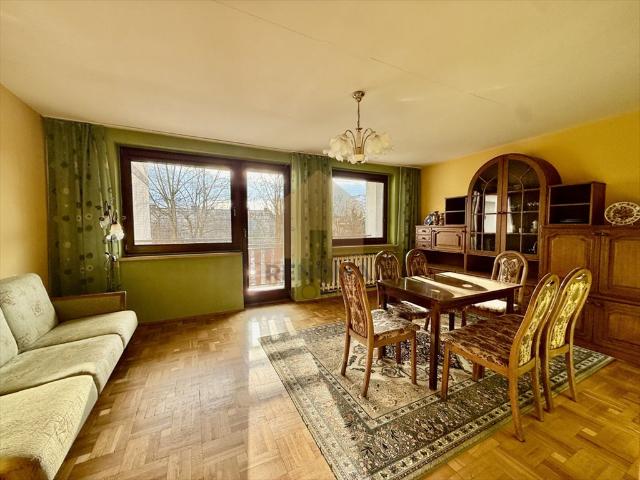 Do sprzedania przestronne 77 m² mieszkanie z balkonem w Legnicy