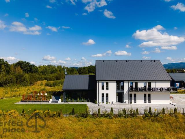 Do sprzedania unikalny obiekt 485 m² z basenem i restauracją