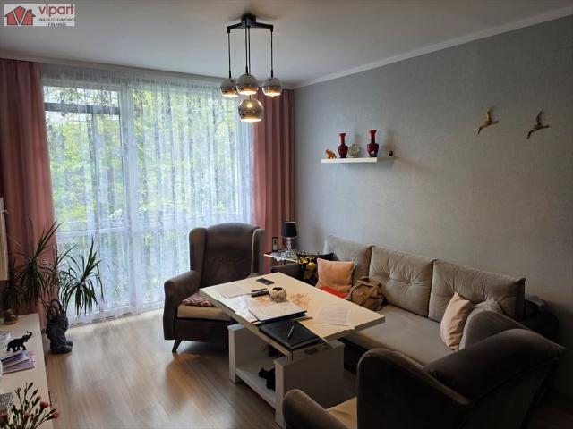 Do sprzedania unikalne 3 pokojowe mieszkanie z poddaszem i balkonem