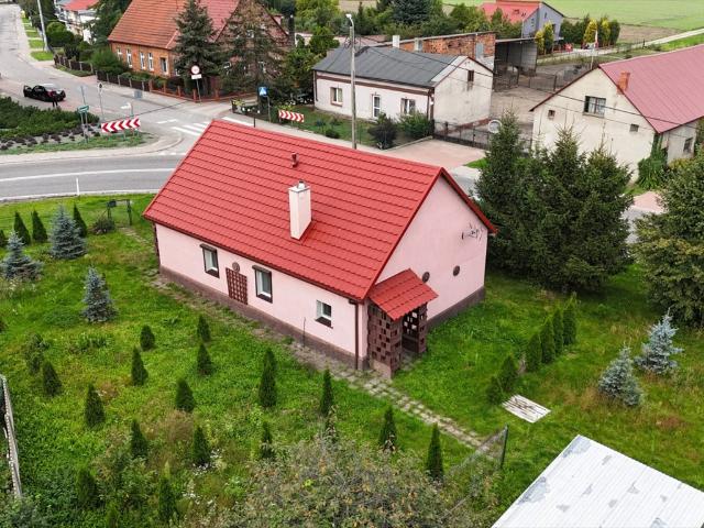 Do sprzedania urokliwy dom 57 m² z dużym ogrodem 952 m² w Orchowie