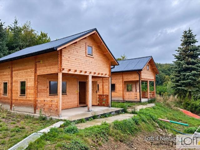 Do sprzedania urokliwy domek 70 m² z widokiem na Jezioro Rożnowskie