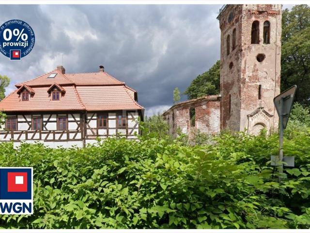 Do sprzedania zabytkowy dom z 16 pokojami w centrum