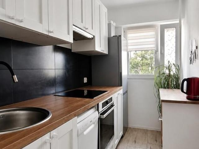 Do sprzedania 2 pokojowe mieszkanie 43 m² z balkonem w Warszawie