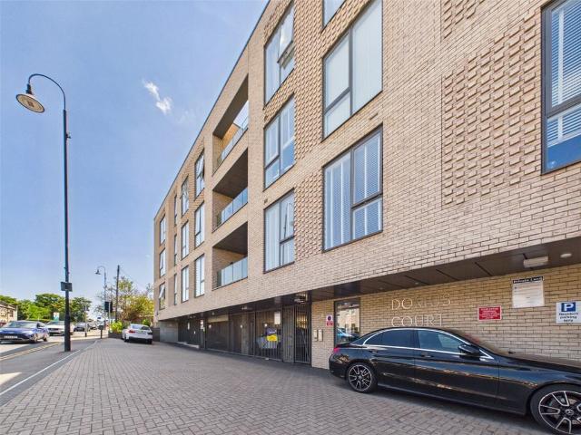 Domus Court, Crayford DA1 2 bed apartment to rent £1,750 pcm £404 pw