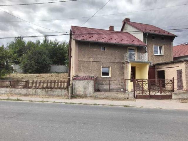 Do sprzedania dom 100 m² z piwnicą i balkonem w Racławicach