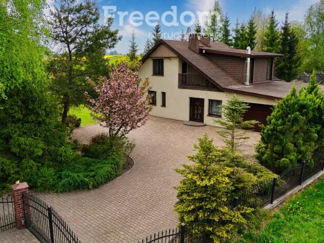 Dom 158 m² z ogrodem, stawem i klimatyzacją