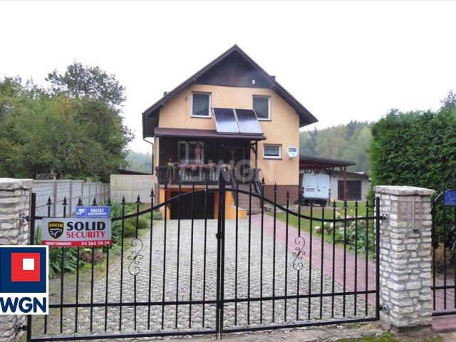 Przestronny dom 160 m² z garażami, panelami słonecznymi