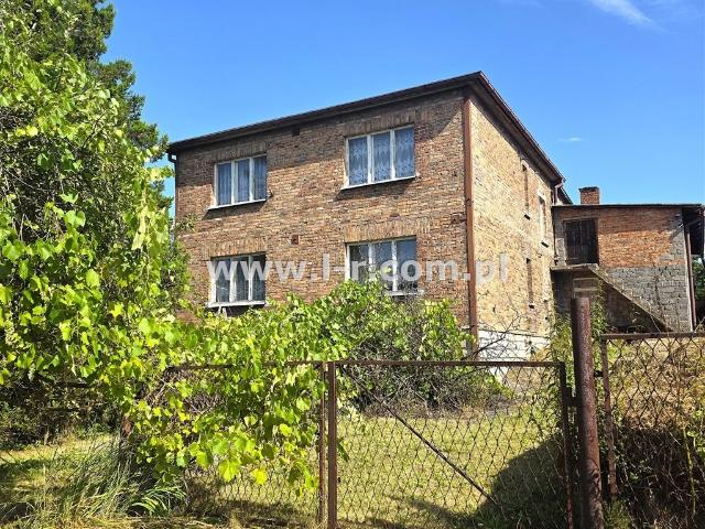 Dom 160 m² z potencjałem, 2 garaże, ogrodzony polecam