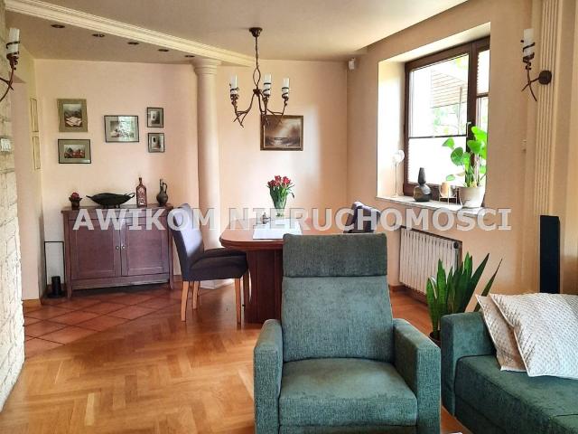 Dom 174 m² z dwoma wejściami, garażem i dużą działką polecam!