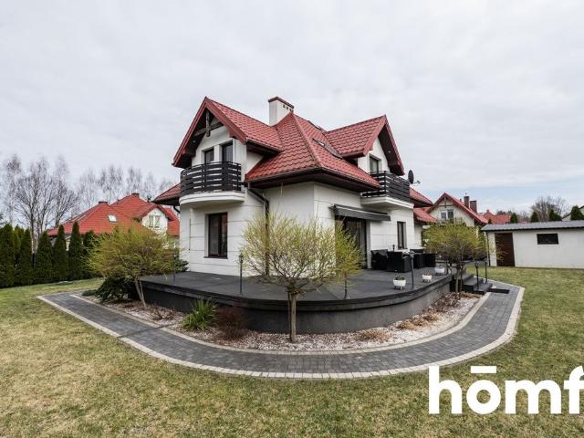 Do sprzedania przestronny dom 170 m² z dużą działką i tarasem