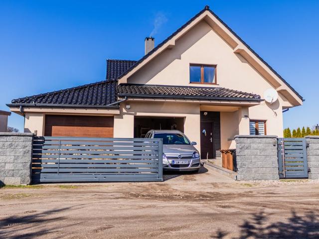 Dom 195,5 m² z ogrodem i garażami polecam