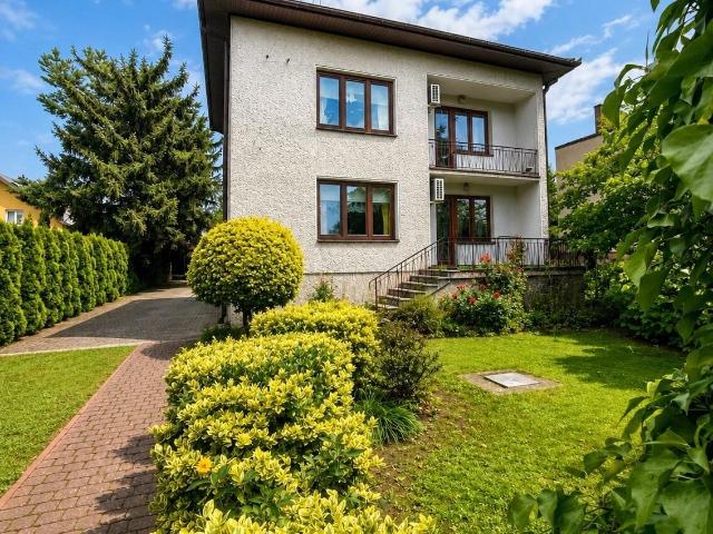 Dom 190 m² z windą i garażami polecam