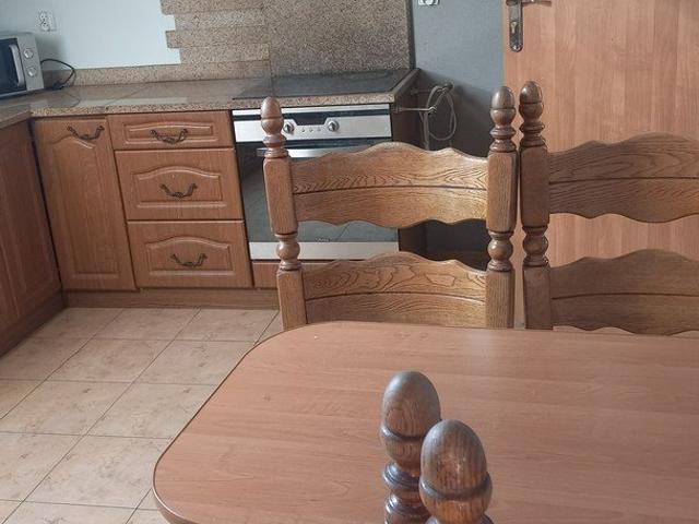Do sprzedania przestronny dom 200 m² z 8 pokojami i 5 łazienkami