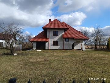 Przestronny 200 m2 dom z garażem i ogrodem w Stubnie