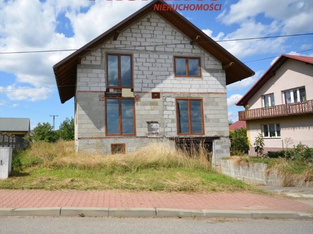 Zapraszam do obejrzenia domu 216 m² w Złotej z garażem i poddaszem