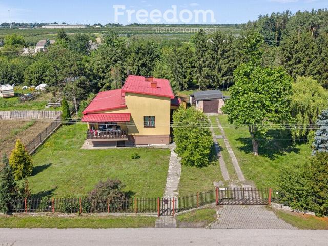 Dom 210 m² z poddaszem i dużą działką w Stefanówce