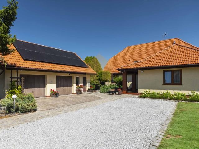 Dom 220 m² z ogrodem garaż dwustanowiskowy, fotowoltaika