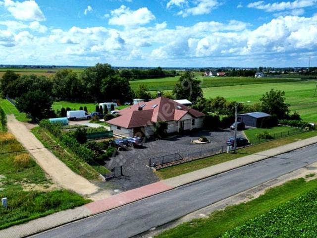 Dom 236,40 m², Buk