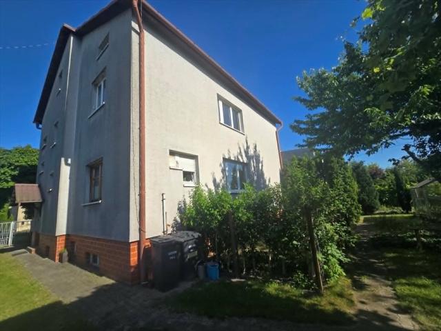 Przestronny dom 232 m² z garażami i dużą działką