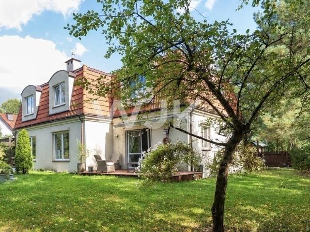 Polecam dom 247 m² z basenem, sauną i garażem w Chyliczkach