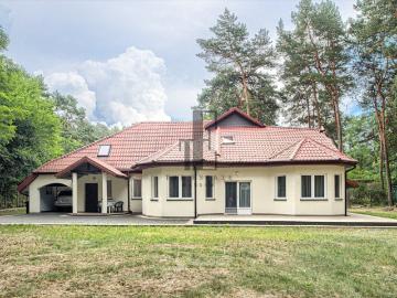 Przestronny dom 240 m² z garażem i dużą działką