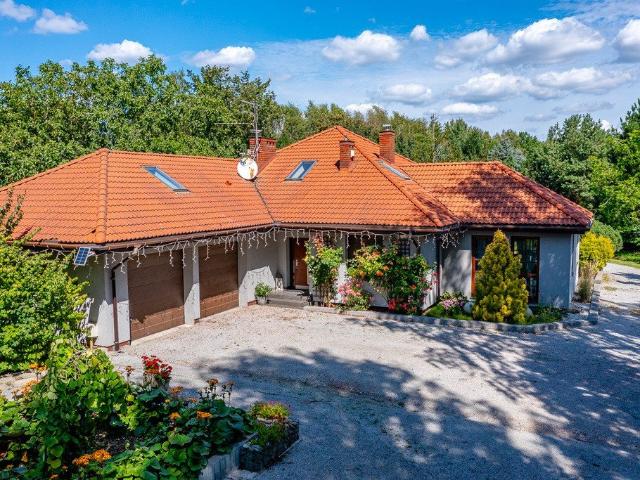 Przestronny dom 253 m² na spokojnym osiedlu Stoki zapraszam