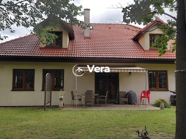 Dwupokoleniowy dom 320 m² z ogrodem i garażem idealny dla rodziny
