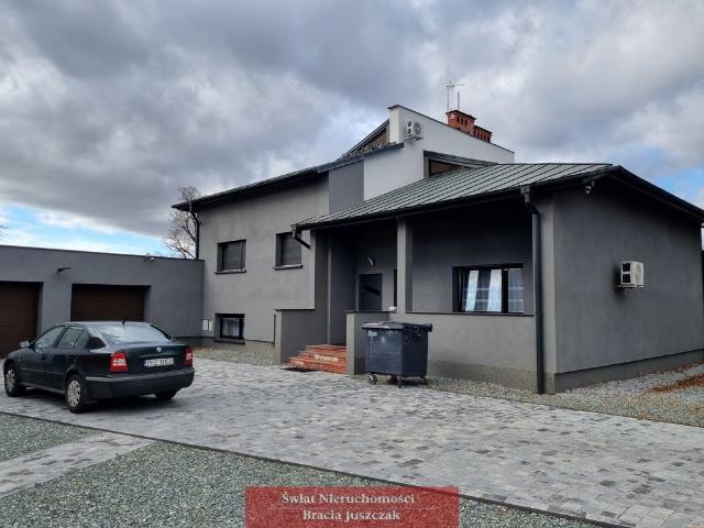 Dom 320 m² z 9 pokojami, garażami i potencjałem inwestycyjnym polecam!