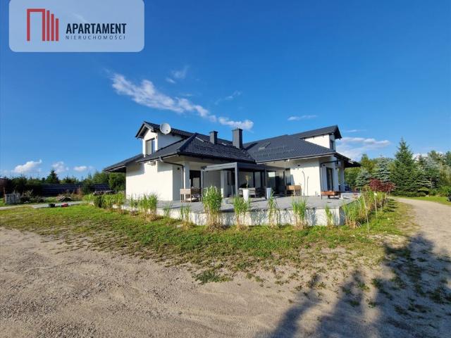 Przestronny dom 336 m² z tarasem 82 m² i piwnicą
