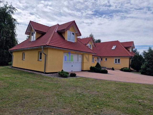 Dom 348 m² z dwoma niezależnymi częściami idealny pod dwie rodziny lub działalność