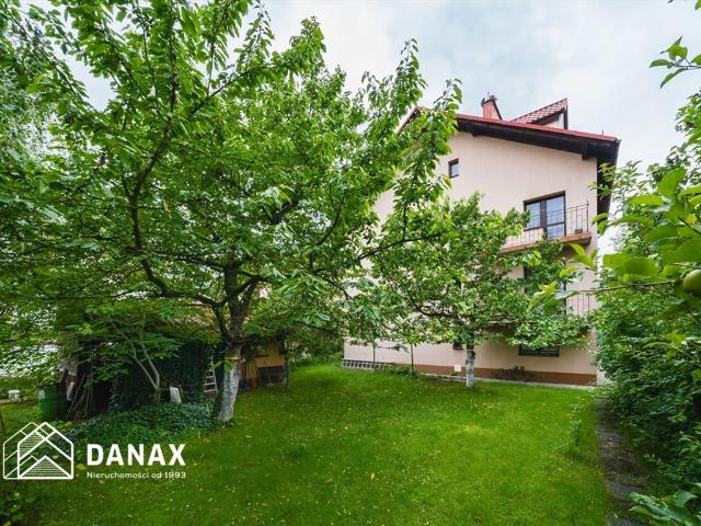 Dom 377 m² z 3 niezależnymi mieszkaniami polecam!