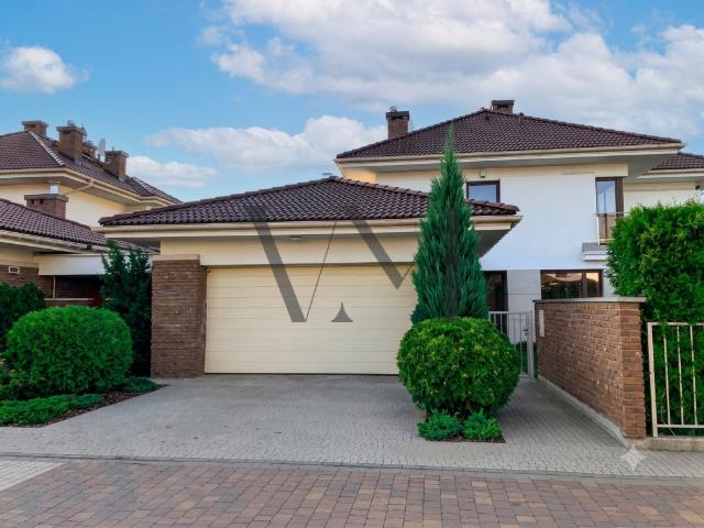 Dom 372 m² na Osiedlu Konstancja bezpieczne, z ogrodem