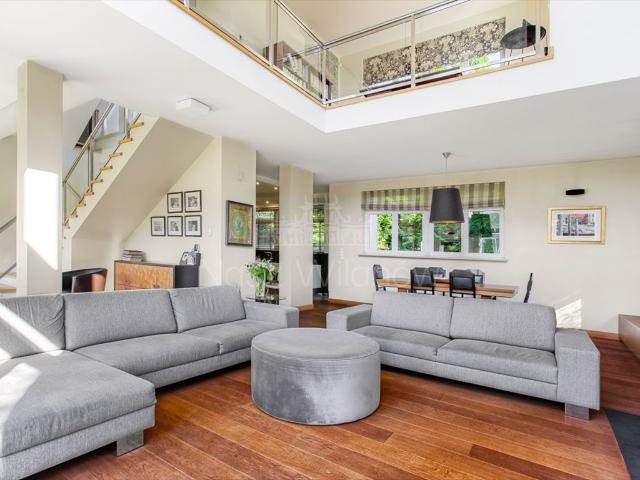 Dom 450 m² w Wilanowie przestronny, jasny, z kominkiem