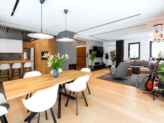 Dom 510 m², Brzezinka
