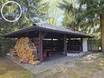 Urokliwy domek letniskowy z kominkiem i altaną w Orchówku